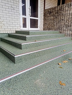 Каменный ковер ступени , камень змеевик